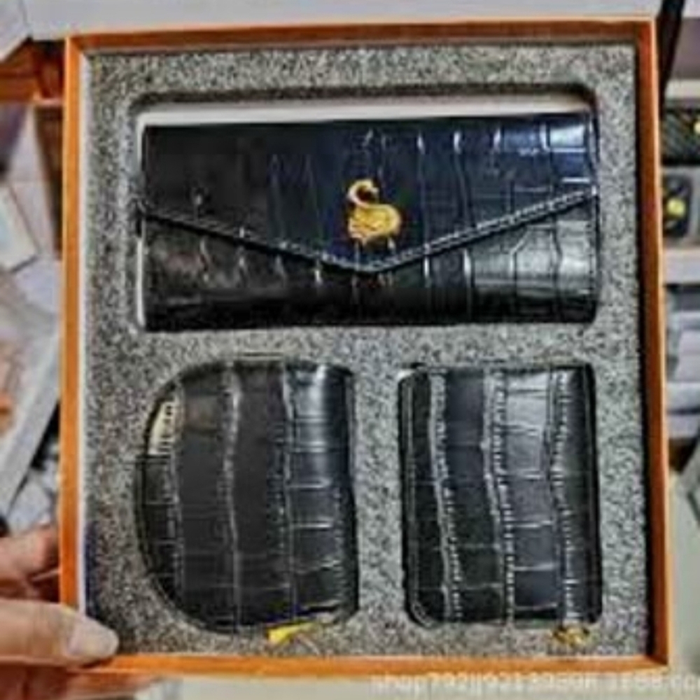 Elegant Black Wallet and Card Holder Set